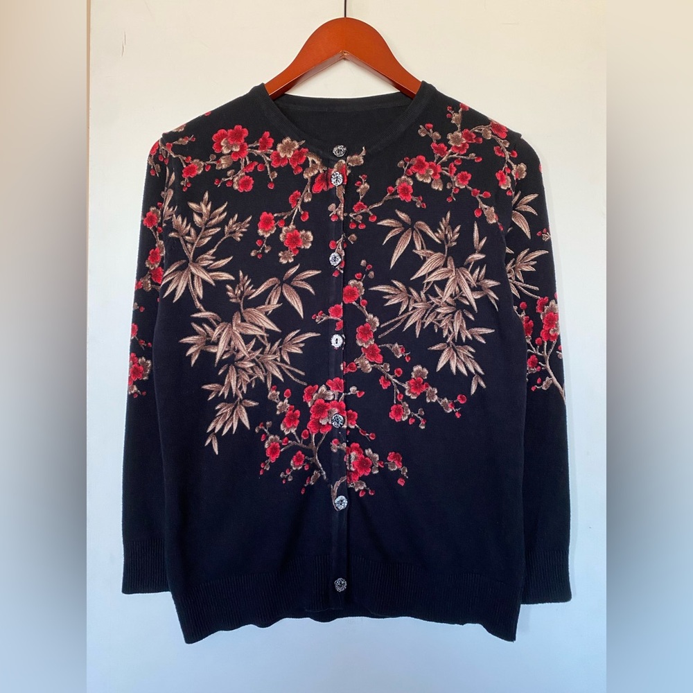 Women’s Black Long Sleeve Cardigan Sweater Floral Pattern - OneSize - E16